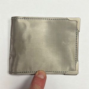 “Foil” wallet 6 card slots and ID slot